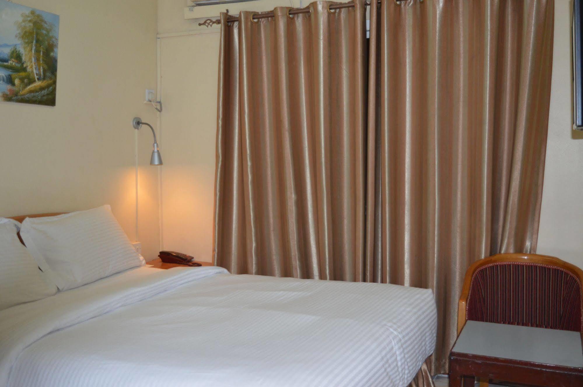 Zagy Hotel Dubai Bagian luar foto