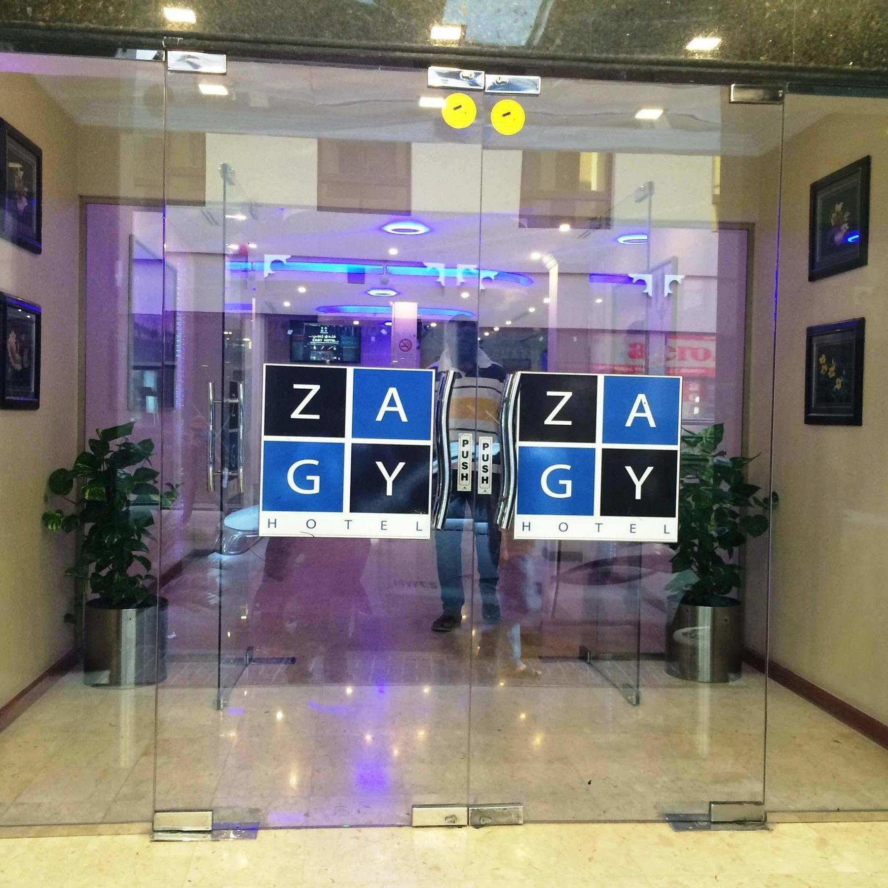 Zagy Hotel Dubai Bagian luar foto