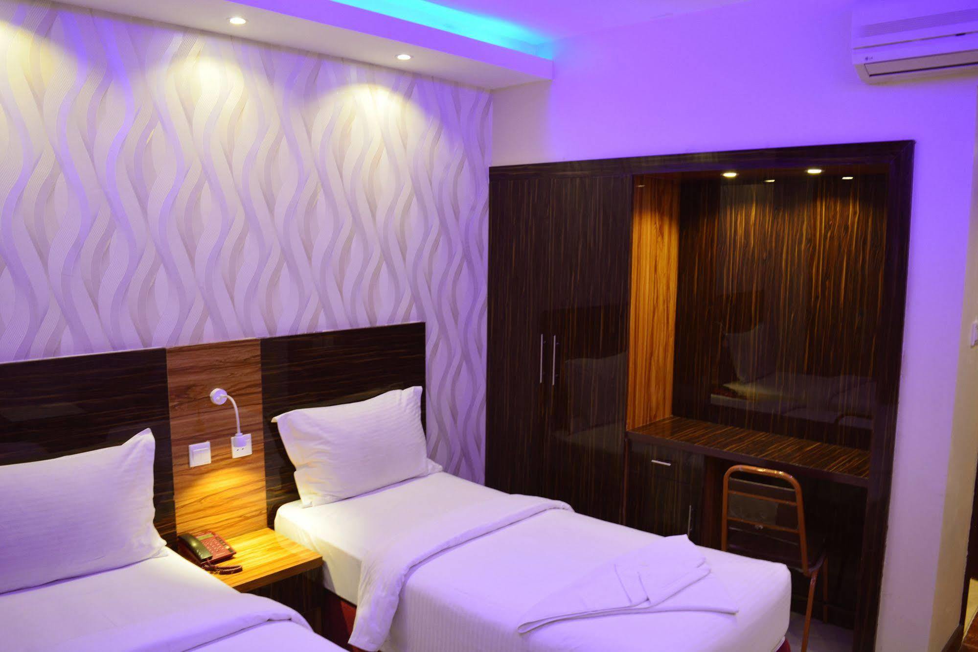 Zagy Hotel Dubai Bagian luar foto