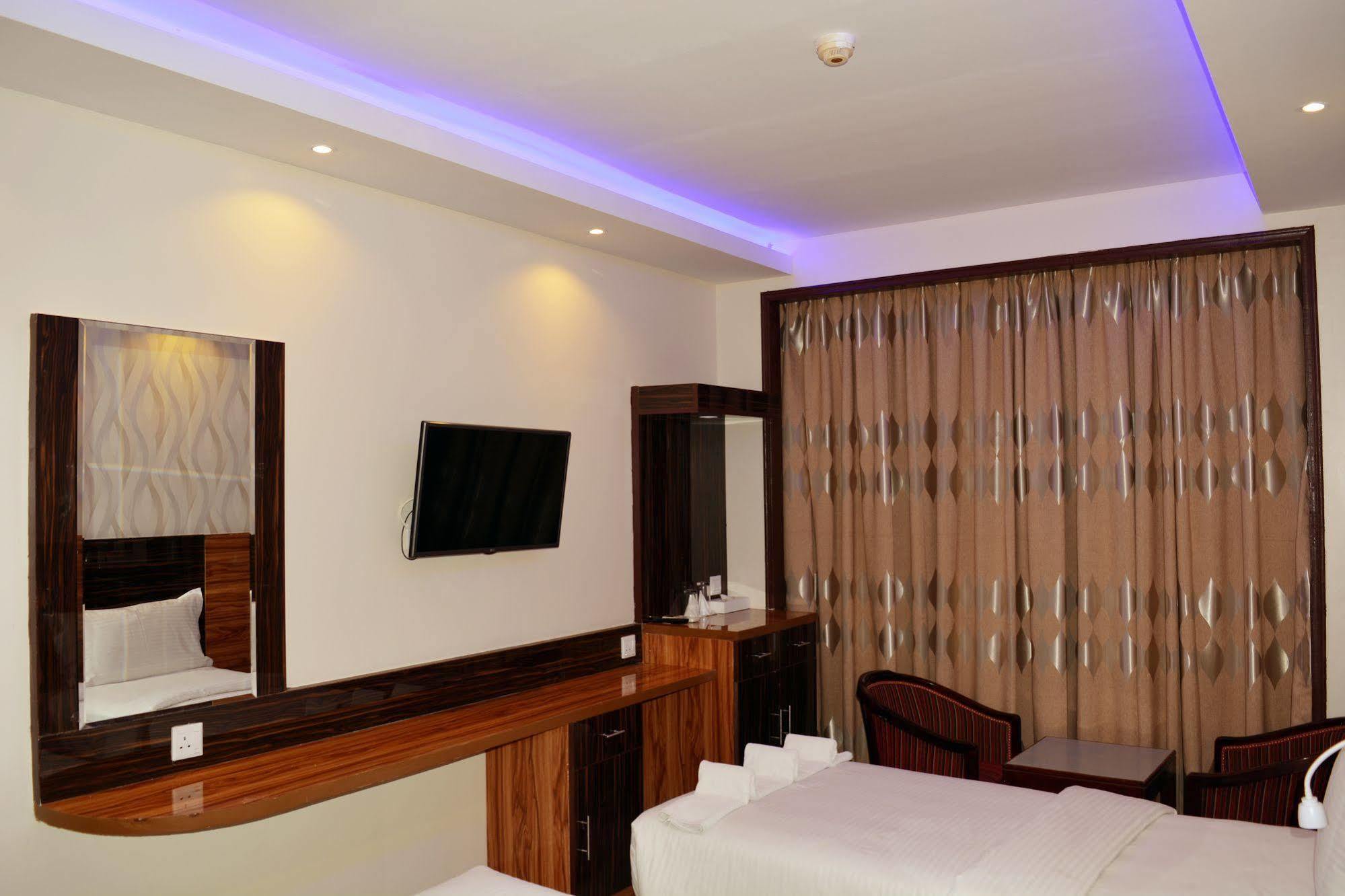 Zagy Hotel Dubai Bagian luar foto