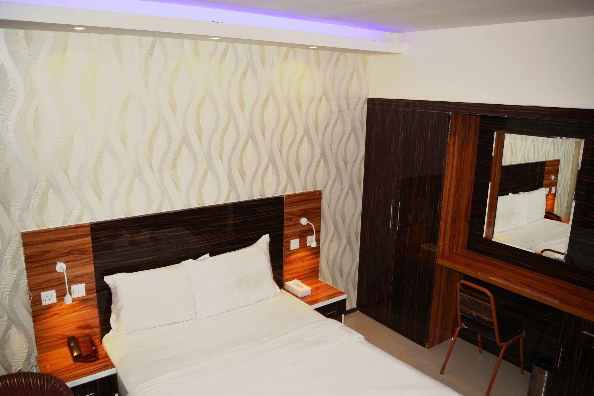 Zagy Hotel Dubai Bagian luar foto