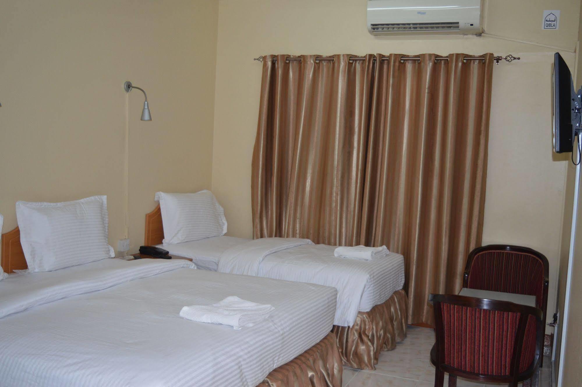 Zagy Hotel Dubai Bagian luar foto