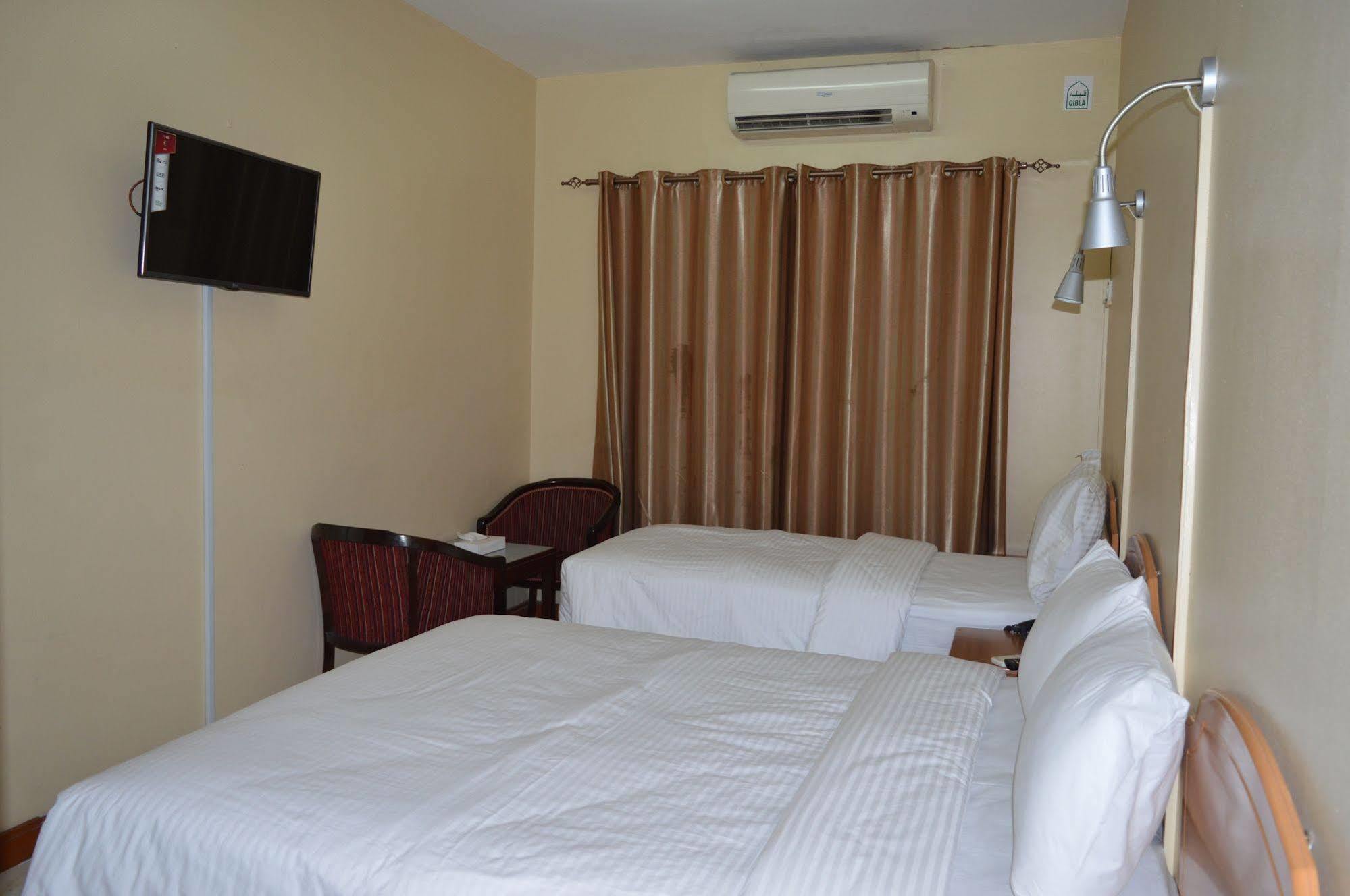 Zagy Hotel Dubai Bagian luar foto